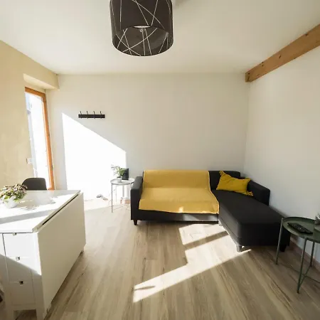 Charmant T2 Avec Terrasse Et Place De Parking * エクスレバン