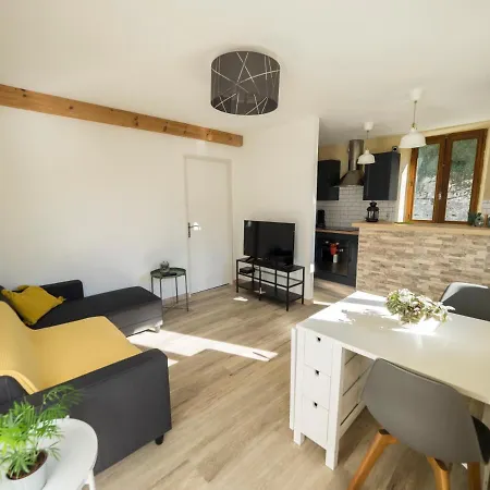 Charmant T2 Avec Terrasse Et Place De Parking エクスレバン