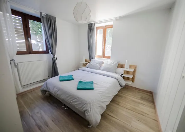 아파트 Charmant T2 Avec Terrasse Et Place De Parking 엑스레뱅